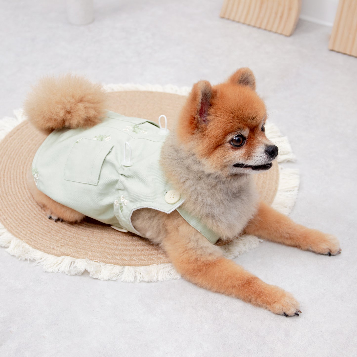 花柄刺繍エプロンワンピース