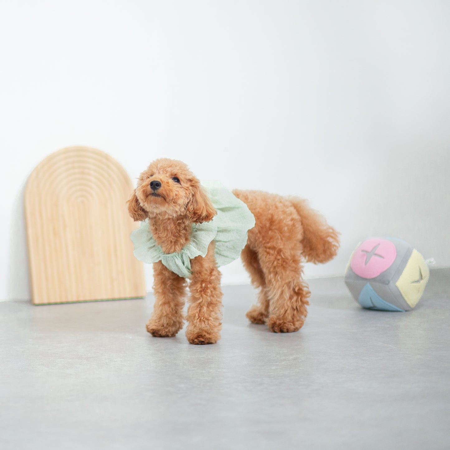 くすみグリーンフリルワンピース