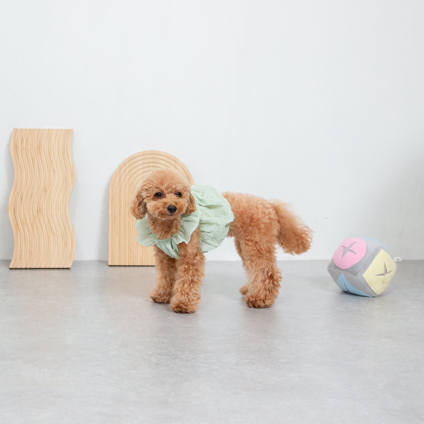 くすみグリーンフリルワンピース