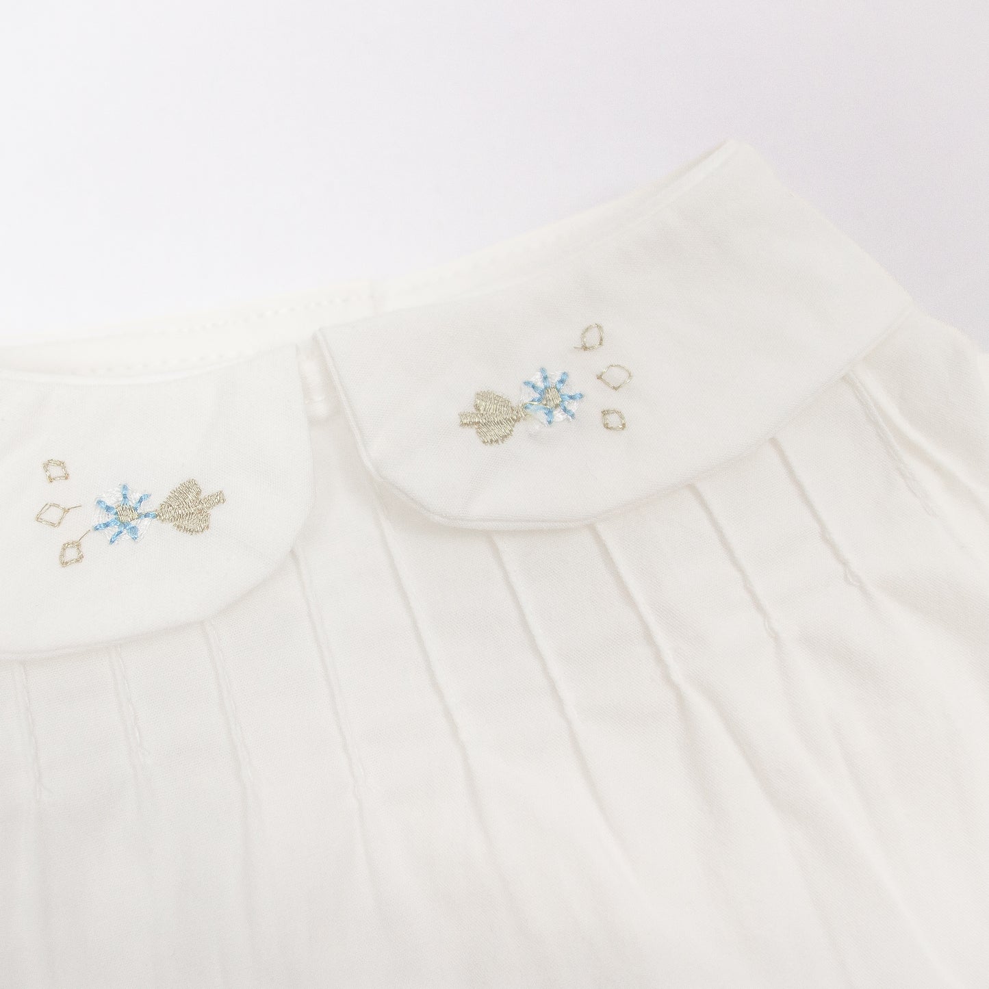 丸襟フラワー刺繍シャツ